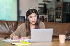 亚洲业务女人技术移动PC耳机