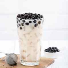 泡沫牛奶茶木薯珍珠一流的著名的台湾德里