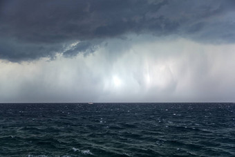 大风暴海照片