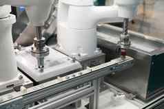 自动机器人手臂工作工业环境排序螺丝