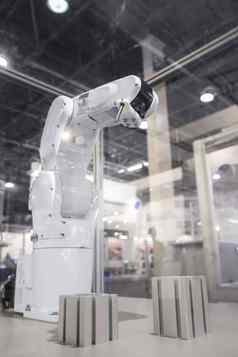 自动机器人手臂工作工业环境