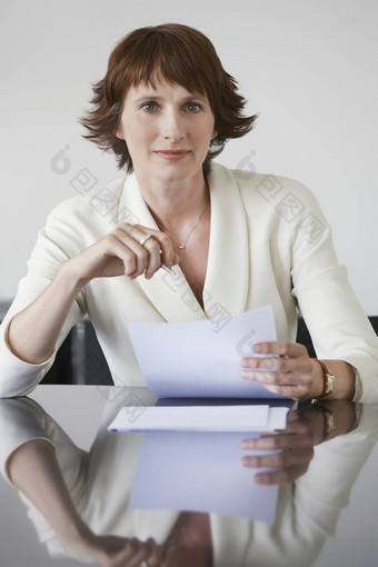业务女人工作会议表格肖像