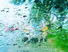 夏天雨滴流动玻璃