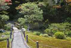 日本《京都议定书》坚持，稍等寺庙花园小径桥