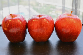 免费成熟的红色的苹果显示酒店