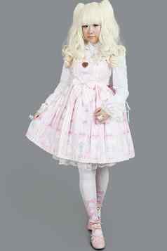肖像日本cosplayer穿粉红色的衣服