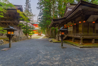 由 15 000加兰神圣的寺庙复杂的山放Koyasan