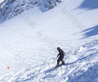 kaprun奥地利3月免费的骑跑道搭便车者滑雪滑雪下坡雪<strong>覆盖山坡</strong>上前kitzsteinhorn山kaprun滑雪度假胜地阳光明媚的冬天一天