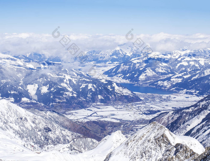 奥地利阿尔卑斯山脉雪景与泽尔湖冬季风光