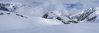 全景视图冬天山景观stubai格莱彻滑雪区域雪覆盖山峰春天阳光明媚的一天蓝色的天空背景入住提洛尔奥地利阿尔卑斯山脉