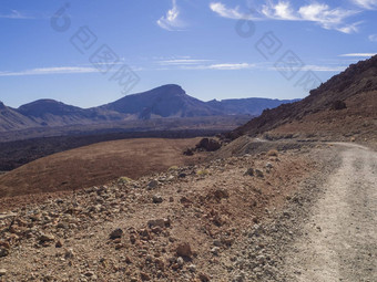 弯曲的小径路火山皮科的泰德沙漠火山景观橙色紫色的山清晰的蓝色的天空背景