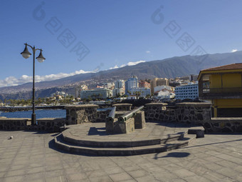 铜大炮铺海前面灯视图海大酒店度假胜地建筑全景波多黎各克鲁兹tenerife绿色山蓝色的天空背景