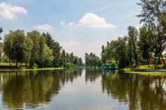 景观cuemanco运河xochimilco墨西哥城市平静河河流春天森林