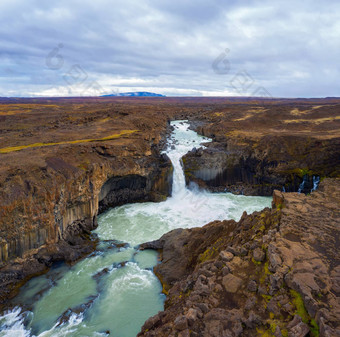 空中视图Aldeyjarfoss（阿尔德亚<strong>瀑布</strong>）<strong>瀑布</strong>北部冰岛