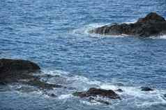 达瑙海滩度假胜地岩石形成海水