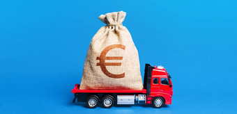 卡车携带巨大的欧元钱袋伟大的投资<strong>应对</strong>危机措施政府吸引大基金经济补贴支持便宜的软贷款企业