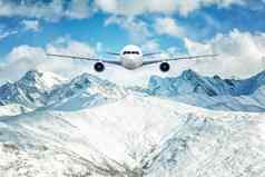 飞机煎雪山背景