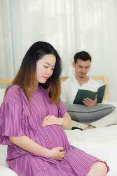 亚洲怀孕了人期望概念快乐怀孕了