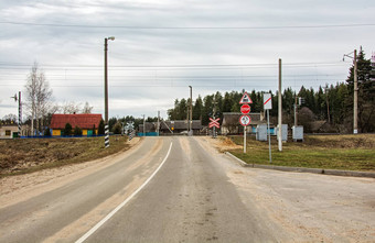 不需维护的铁路<strong>穿越</strong>农村区域