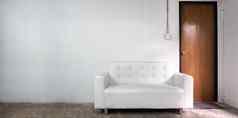 白色皮革沙发白色墙