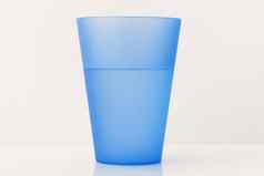 塑料杯水