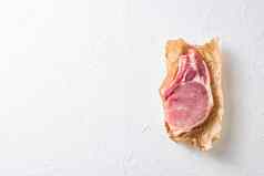 新鲜的生物生肉有机减少猪肉白色石头表格平铺空间文本
