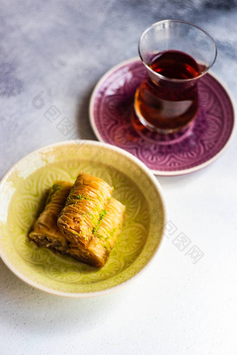 著名的土耳其甜蜜的果仁蜜饼