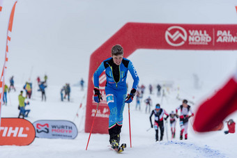 瓦尔诺德阿林萨尔安道尔jaunary滑雪爬滑雪板瓦尔诺德个人共映射粉红色比赛滑雪登山国际空间基金会世界杯