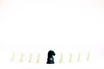 黑色的兵马国际象棋一块白色兵行孤立的白色背景