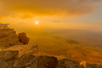 日出视图悬崖景观马赫特什火山口雷蒙