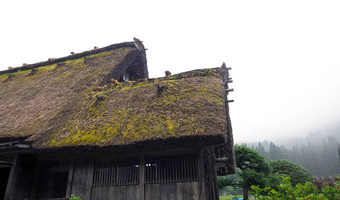 shirakawa-go村多雨的一天