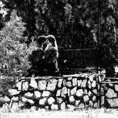青少年爱接吻板凳上公园orsova罗马尼亚