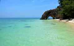岩石拱KOH海岛塔鲁陶国家海洋公园satun省泰国