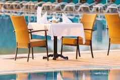 椅子表格池酒店餐厅