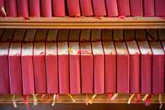 堆栈红色的圣经书教堂瑞典欧洲