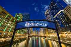 具有里程碑意义的芝加哥河边漫步标签城市景观河一边