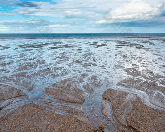 沙子海滩海多云的蓝色的天空英格兰一天