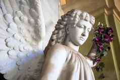 雕像天使墓位于热那亚墓地意大利