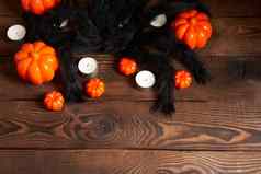 万圣节背景橙色装饰塑料南瓜黑色的纸蝙蝠黑色的纸板感恩节问候卡