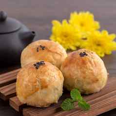 月亮蛋糕蛋黄糕点月饼中秋节日假期