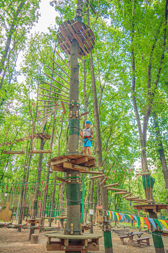 结构元素森林冒险公园轮木平台绳子攀<strong>爬</strong>障碍课程