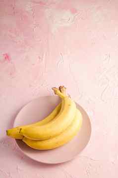 香蕉水果粉红色的板粉红色的变形背景