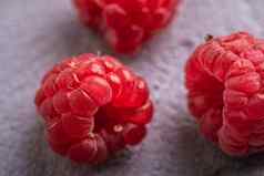 新鲜的成熟的树莓水果夏天维生素红色的浆果水果