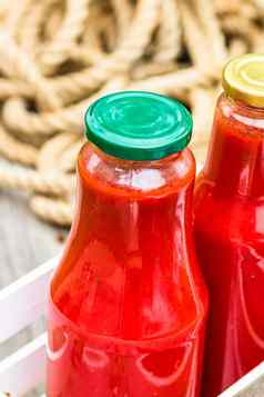 瓶番茄酱汁保存罐头腌食物概念