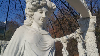 雕像希腊女神头可爱的头发定居公共公园