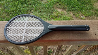 电子金属网球球拍昆虫杀手木栏杆