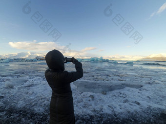 女孩旅游走冬天<strong>冰岛</strong>需要<strong>图片</strong>自然