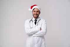 年轻的英俊的医生白色制服圣诞老人老人他站工作室白色背景咕噜咕噜相机abd牙齿微笑