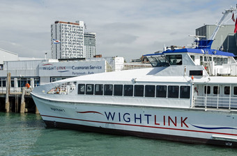 wightlink乘客双体船渡船朴茨茅斯