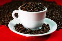 咖啡杯烤豆子红色的咖啡豆子背景